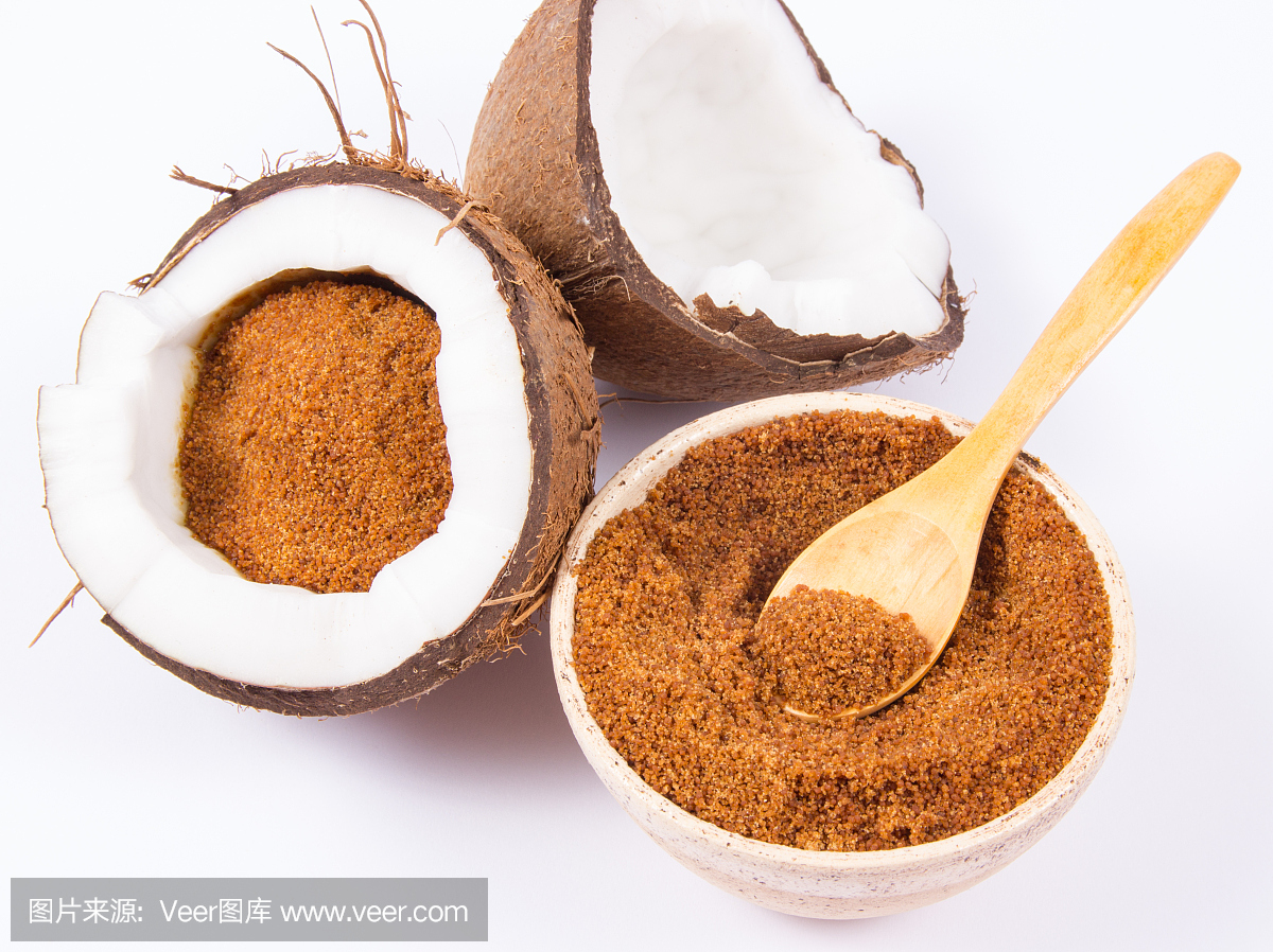 椰子和椰子糖孤立在白色背景。